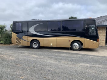 8 Metre Mitsubishi Fuso