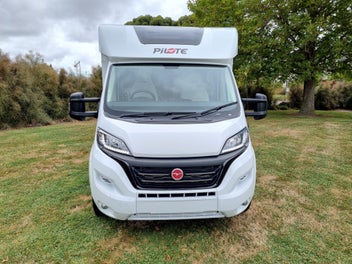 2025 Fiat Ducato Pilote P740FC Rear Island Bed photo 2