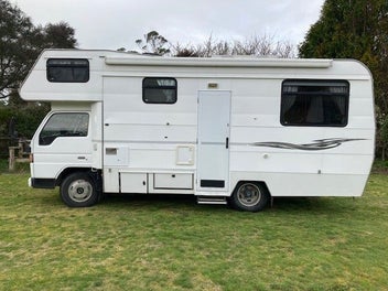 Traillite 2004 Mazda Titan photo 2