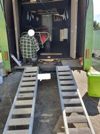 1977 Hino BG 100 11.8mtrs with garage photo 2