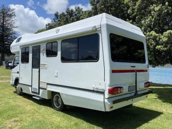 2009 6 berth Motorhome - Low Km's photo 2