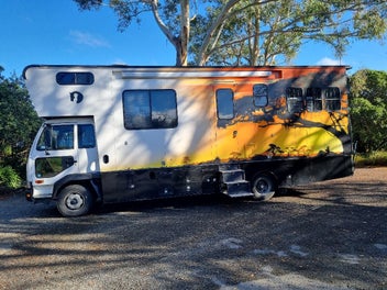 Motorhome/Toy Hauler - 8.9m photo 2