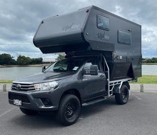 2025 Toyota Hilux SR 4x4 Mad RV Hunter photo 1