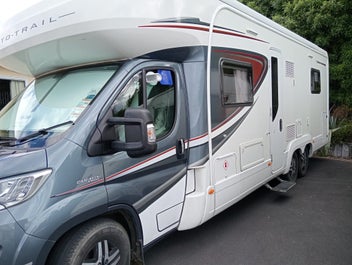Very Low km 2018 Auto Trail Comanche photo 1