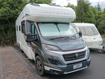 Very Low km 2018 Auto Trail Comanche photo 2