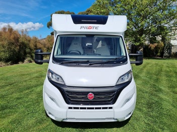 2025 Fiat Ducato Pilote P740FC Rear Island Bed photo 2