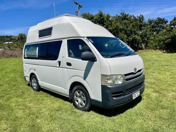 2010 Toyota HiAce High Top - Sleeps 3. Off grid photo 1