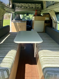 2010 Toyota HiAce High Top - Sleeps 3. Off grid photo 2