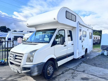 2010 Volkswagen with Ensuite and Solar, sleeps 6! photo 1