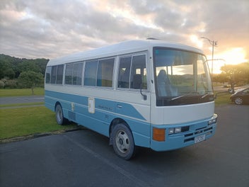 NISSAN CIVILIAN photo 2
