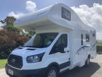High-spec 2019 6-berth motorhome photo 1