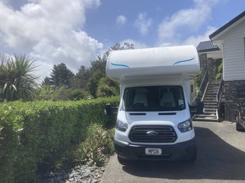 High-spec 2019 6-berth motorhome photo 2