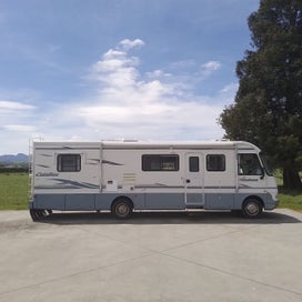 Coachmen Catalina 320MB Motorhome photo 2