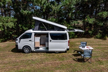 2023 Toyota Hiace photo 1