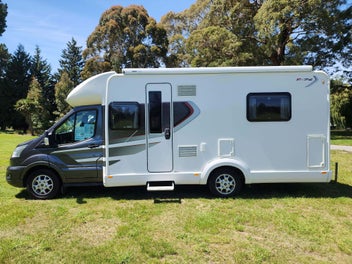 2022 Auto-Trail F-Line F74 - 4 Berth photo 2