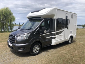 2023 Auto-Trail F-Line F60 - 2-Berth 130HP photo 1
