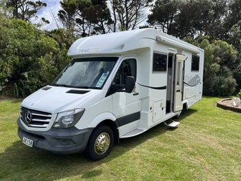 2016 Traillite 300 series Oakura photo 1