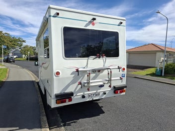 Ford Transit photo 1