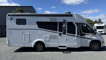 2024 Sunlight T68 Rear single beds or King bed photo 2