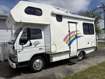 2000 Mazda T4000 photo 1