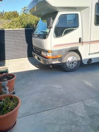 Mitsubishi Canter Motorhome photo 2