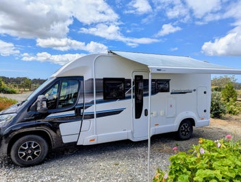 Swift 695 Motorhome – Rear Bunk Bed Layout | Famil photo 1