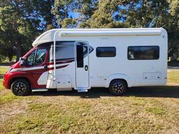 2022 Auto-Trail Tracker RL - 2-Berth photo 2