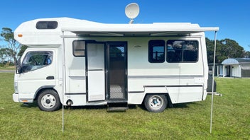 2008 Mitsubishi Fuso Motorhome photo 1