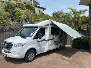 Auto-sleeper Burton photo 1