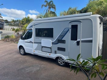 Auto-sleeper Burton photo 2