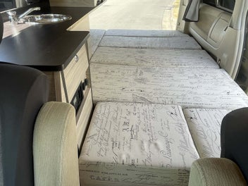 2 Berth Nissan Elgrande 3.5 V6 4WD photo 1