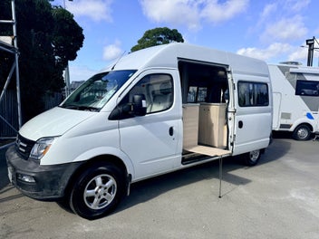LDV 2 + 1 berth with rear lounge photo 1