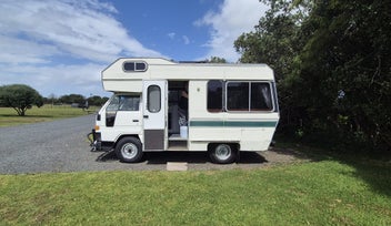 1986 Daihatsu Delta V57 Camper van photo 2