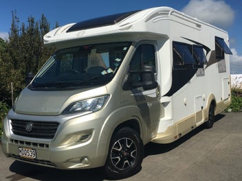 2019 CI RIVIERA 65XT Auto photo 1