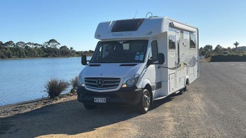 Traillite Orakura 500 - 2014 Mercedes Benz Sprinte photo 1
