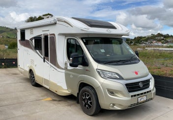 CI Riviera 85P Motorhome photo 1