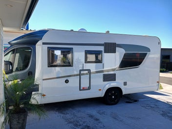 2014 Burstner motorhome photo 2