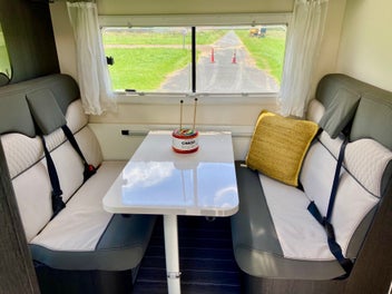 2025 Roller Team Zefiro 675 6 Berth photo 2
