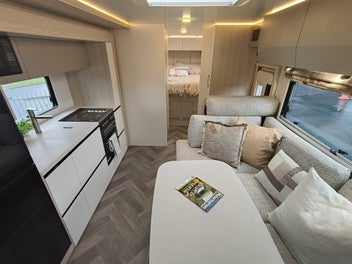 2026 TrailLite 700x Slideout Series Landmark Oa... photo 2