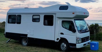 Mitsubishi Fuso 2006 Campervan photo 1