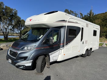 Auto Trail Comanche photo 1