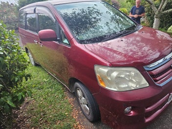 2005 Toyota Noah fully equipped photo 2