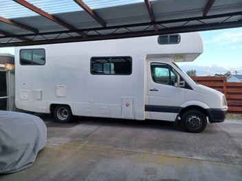 2014 Volkwagen Crafter - 6 Berth photo 2