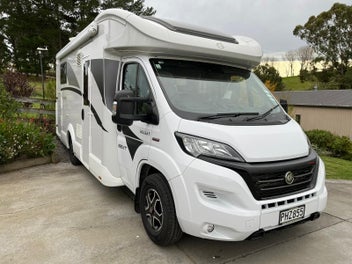 2022 CI Magis 66XT Rear Island Bed photo 1