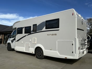 2022 CI Magis 66XT Rear Island Bed photo 2