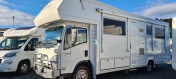2010 ISUZU N SERIES MOTORHOME photo 2