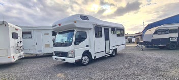 2010 Mitsubishi Fuso Canter 6 Berth Motorhome photo 1