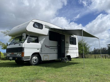 Spacious cosy motorhome photo 2