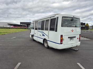2001 Nissan Civillian photo 2