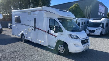 2017 Dethleffs Trend T7057DBM - rear island bed photo 1